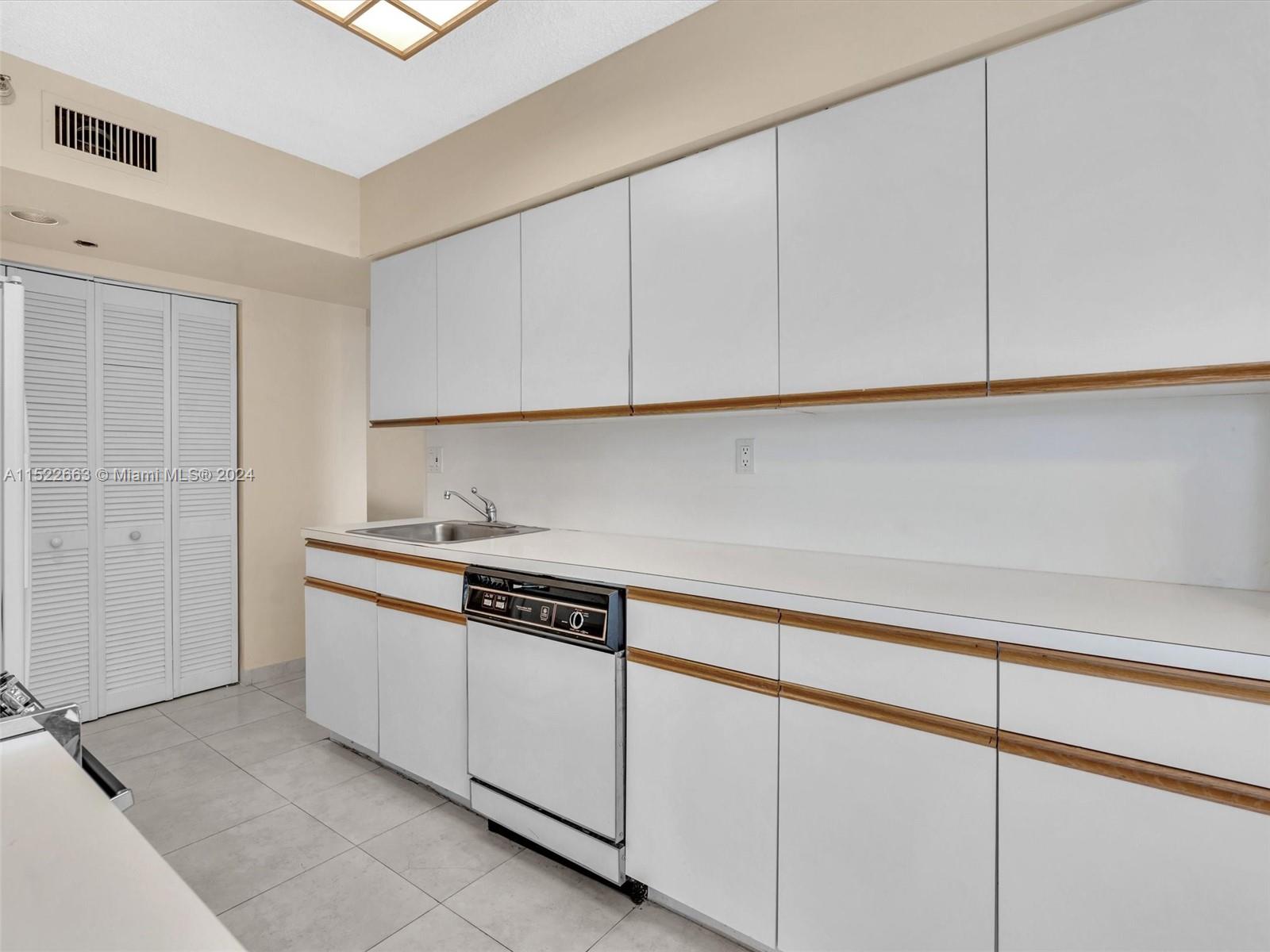 19195 NE 36th Ct 1706, Aventura, Florida 33180, 3 Bedrooms Bedrooms, ,3 BathroomsBathrooms,Residentiallease,For Rent,19195 NE 36th Ct 1706,A11522663