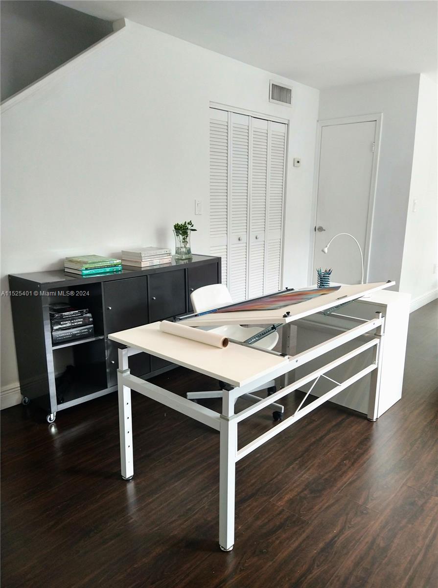 710 Michigan Ave 10, Miami Beach, Florida 33139, 2 Bedrooms Bedrooms, ,1 BathroomBathrooms,Residentiallease,For Rent,710 Michigan Ave 10,A11525401