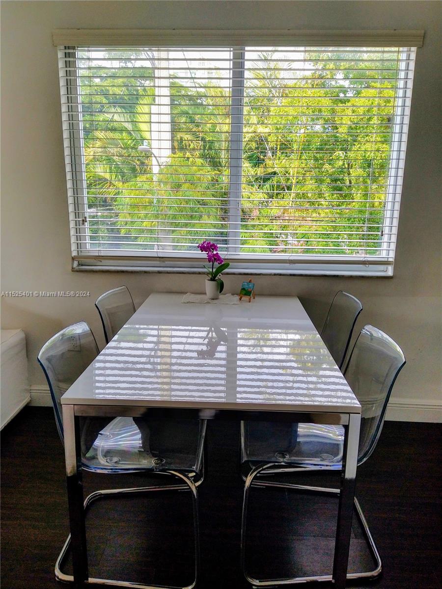 710 Michigan Ave 10, Miami Beach, Florida 33139, 2 Bedrooms Bedrooms, ,1 BathroomBathrooms,Residentiallease,For Rent,710 Michigan Ave 10,A11525401