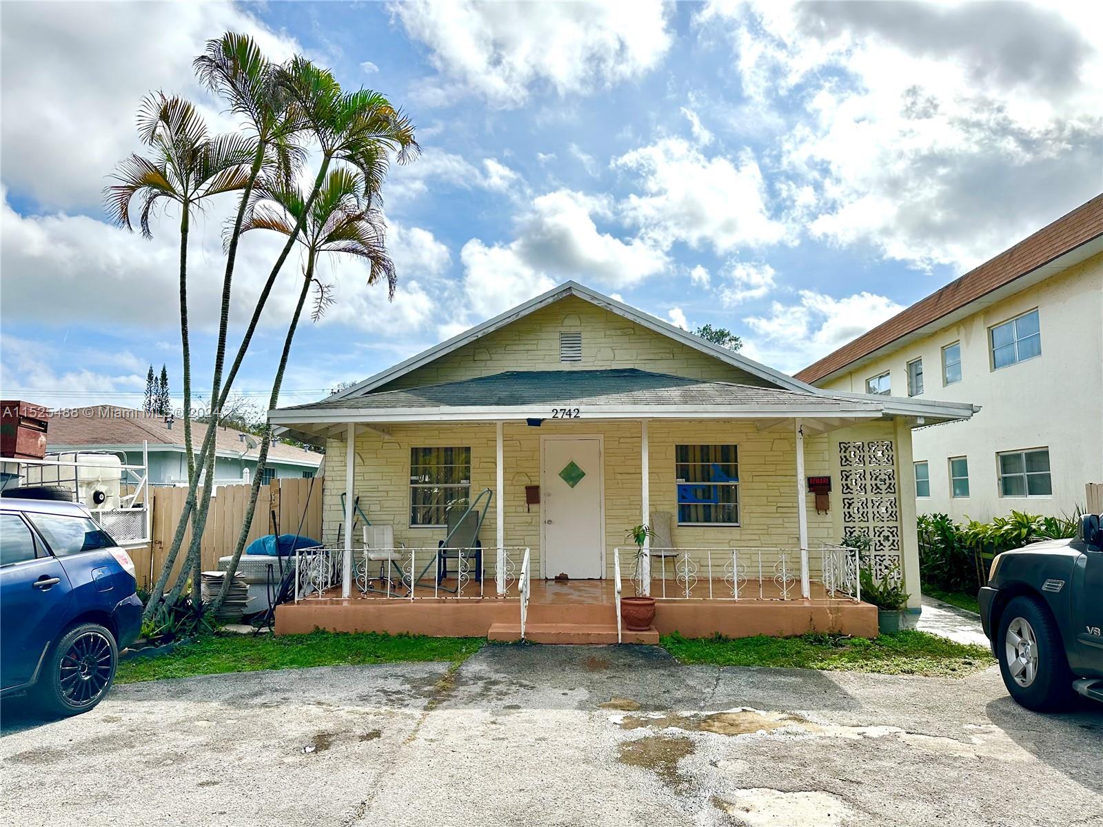 2742  Pierce St  For Sale A11525488, FL