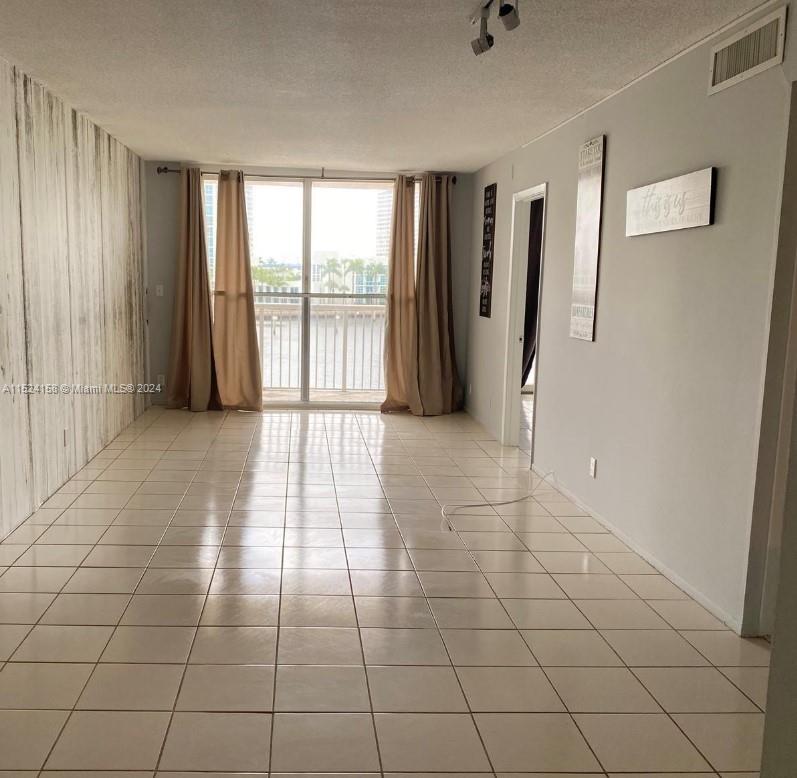 121 Golden Isles Dr 304, Hallandale Beach, Florida 33009, 1 Bedroom Bedrooms, ,1 BathroomBathrooms,Residentiallease,For Rent,121 Golden Isles Dr 304,A11524158