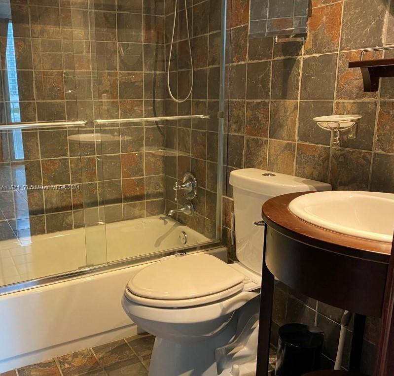 121 Golden Isles Dr 304, Hallandale Beach, Florida 33009, 1 Bedroom Bedrooms, ,1 BathroomBathrooms,Residentiallease,For Rent,121 Golden Isles Dr 304,A11524158