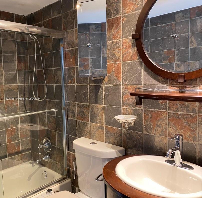 121 Golden Isles Dr 304, Hallandale Beach, Florida 33009, 1 Bedroom Bedrooms, ,1 BathroomBathrooms,Residentiallease,For Rent,121 Golden Isles Dr 304,A11524158