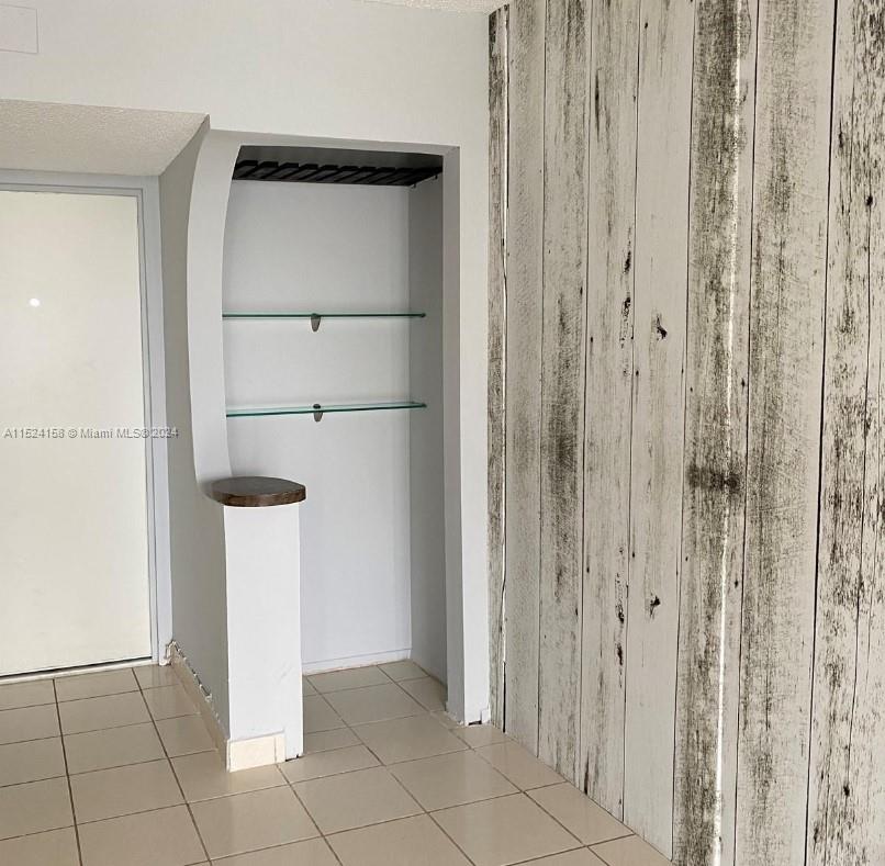 121 Golden Isles Dr 304, Hallandale Beach, Florida 33009, 1 Bedroom Bedrooms, ,1 BathroomBathrooms,Residentiallease,For Rent,121 Golden Isles Dr 304,A11524158