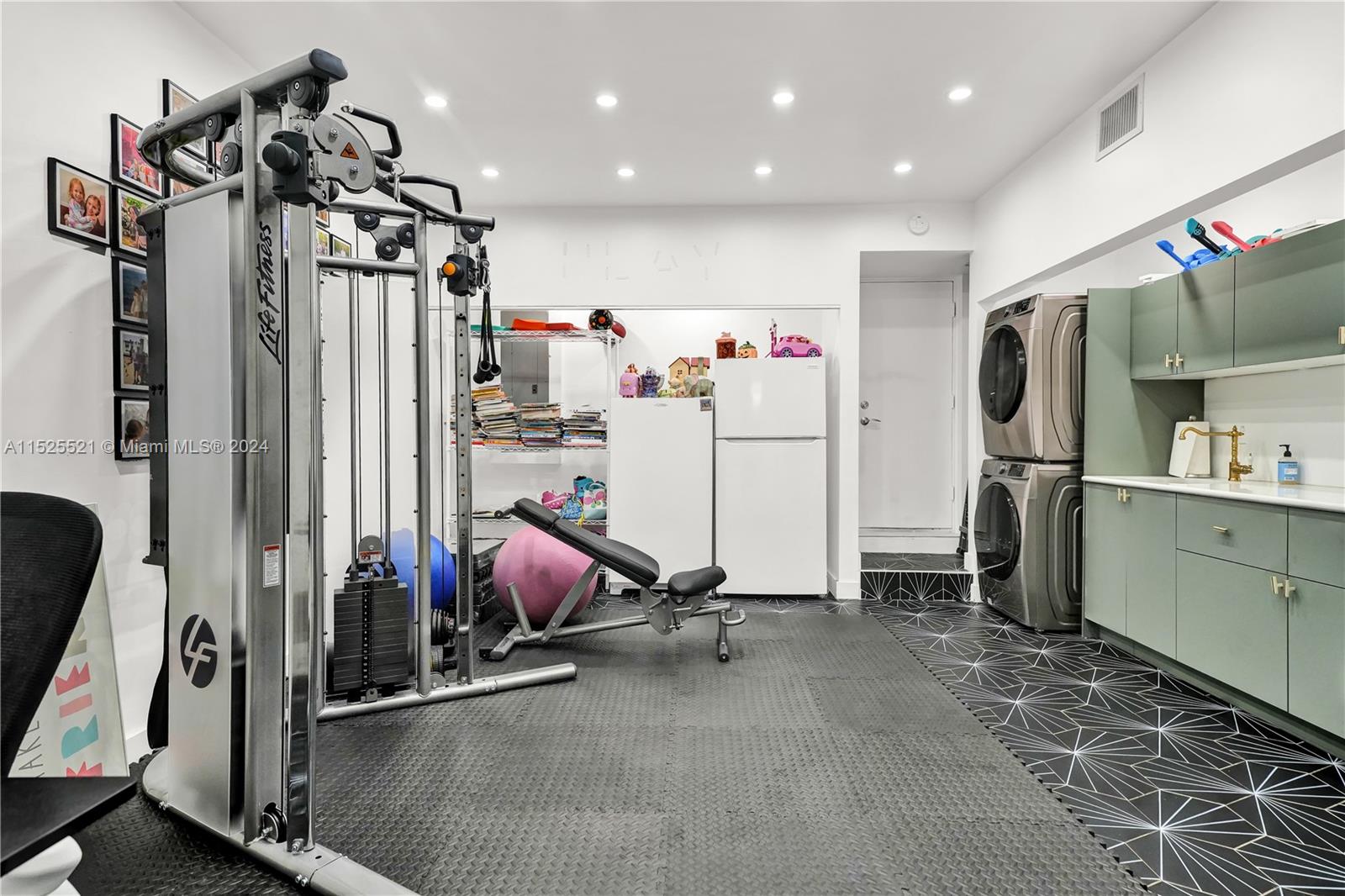 4213 Nautilus Dr, Miami Beach, Florida 33140, 5 Bedrooms Bedrooms, ,5 BathroomsBathrooms,Residential,For Sale,4213 Nautilus Dr,A11525521