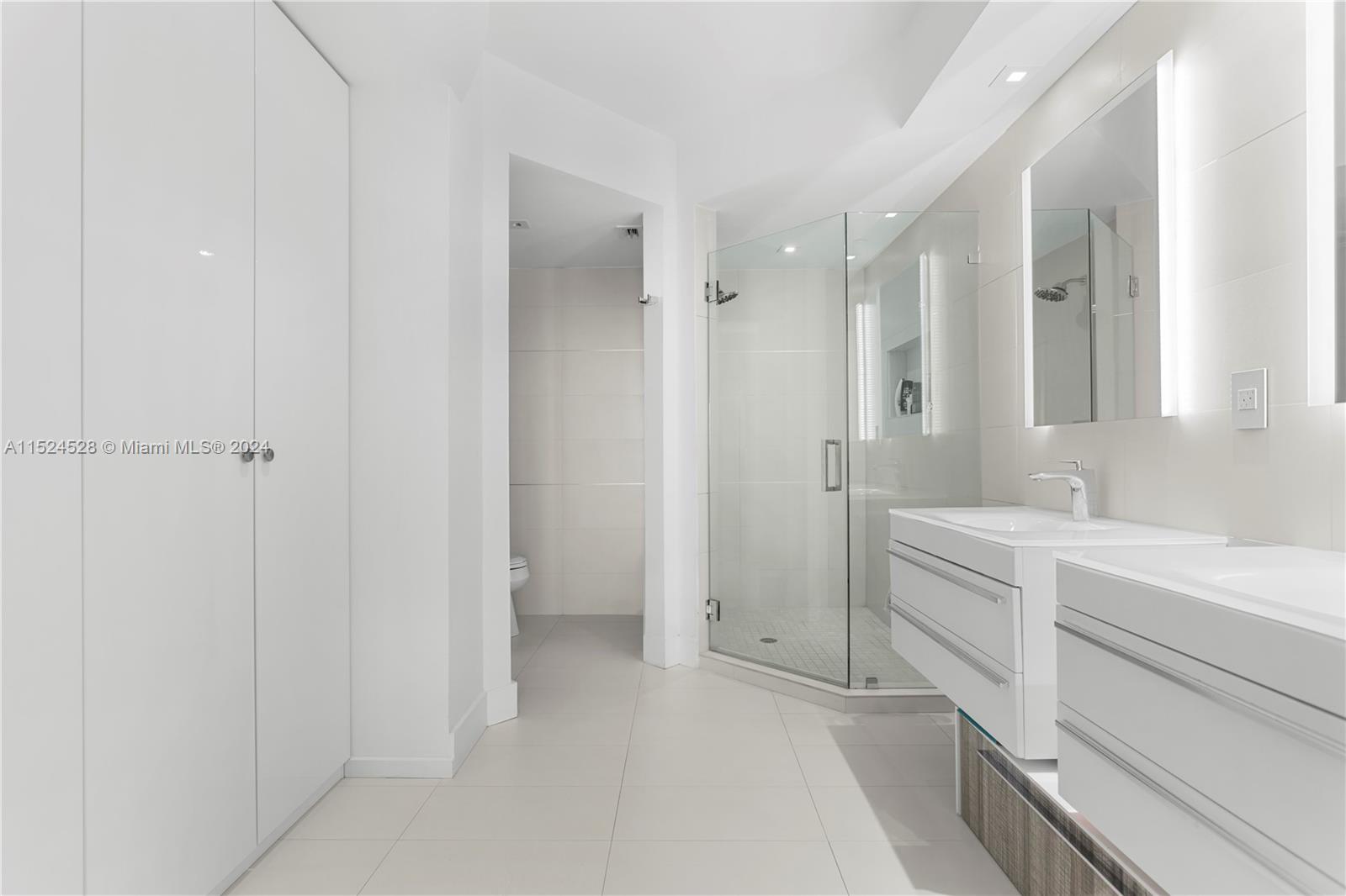 781 Crandon Blvd, Key Biscayne, FL, 33149 United States, 3 Bedrooms Bedrooms, ,3 BathroomsBathrooms,Residential,For Sale,Crandon Blvd,A11524528