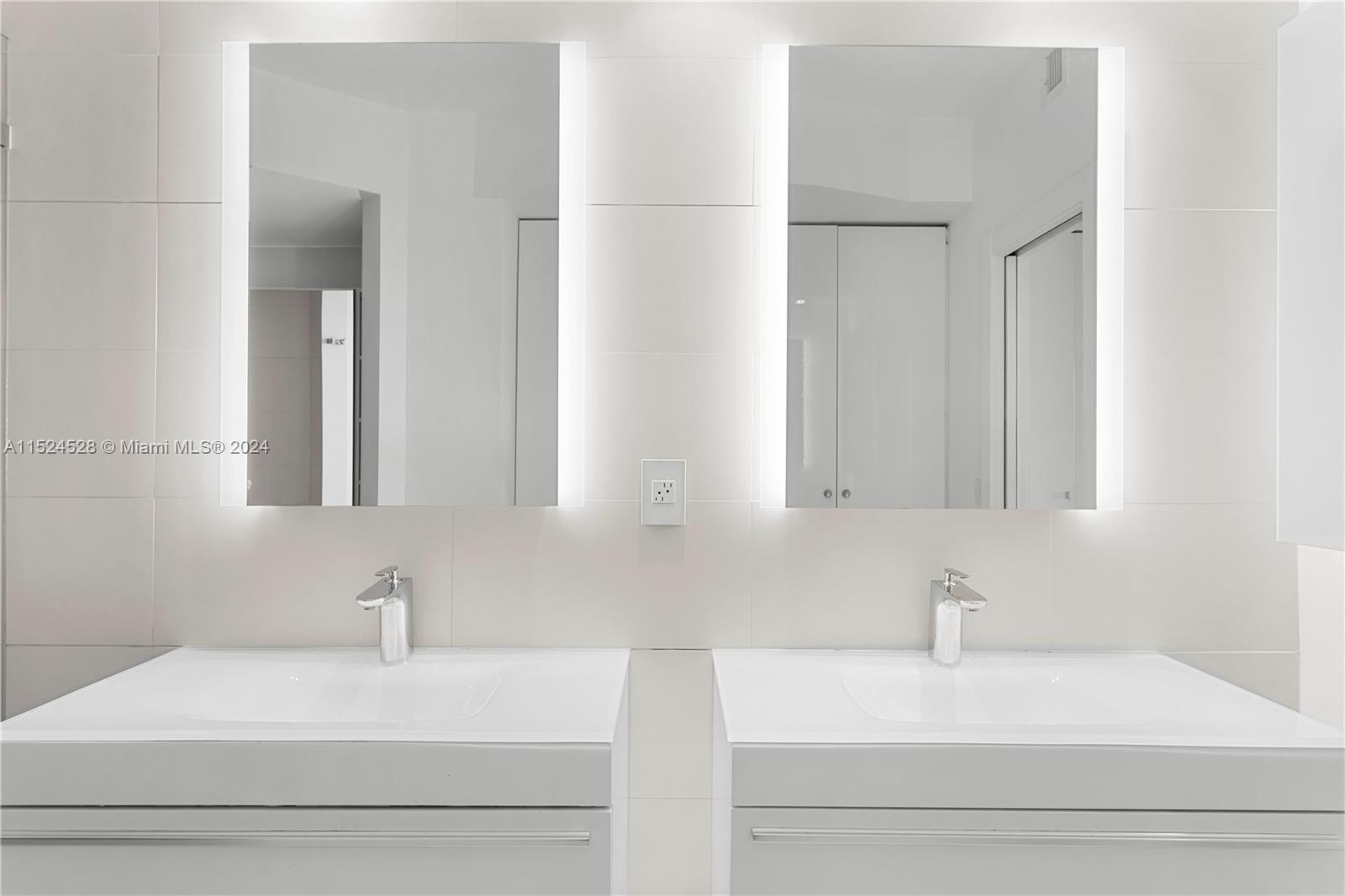 781 Crandon Blvd, Key Biscayne, FL, 33149 United States, 3 Bedrooms Bedrooms, ,3 BathroomsBathrooms,Residential,For Sale,Crandon Blvd,A11524528