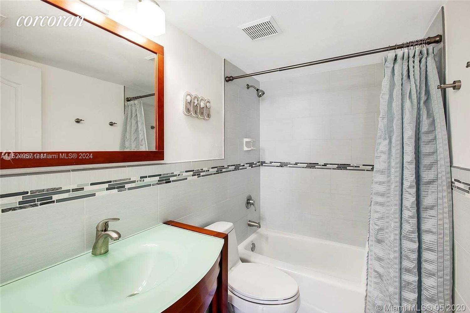 6767 Collins Ave 1210, Miami Beach, Florida 33141, 2 Bedrooms Bedrooms, ,2 BathroomsBathrooms,Residentiallease,For Rent,6767 Collins Ave 1210,A11524957
