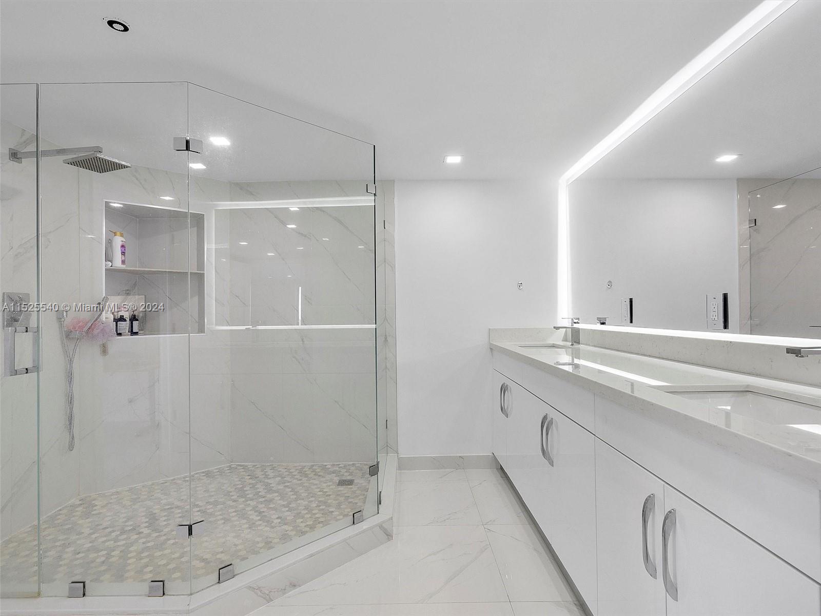 19707 Turnberry Way 5J, Aventura, Florida 33180, 5 Bedrooms Bedrooms, ,5 BathroomsBathrooms,Residential,For Sale,19707 Turnberry Way 5J,A11525540