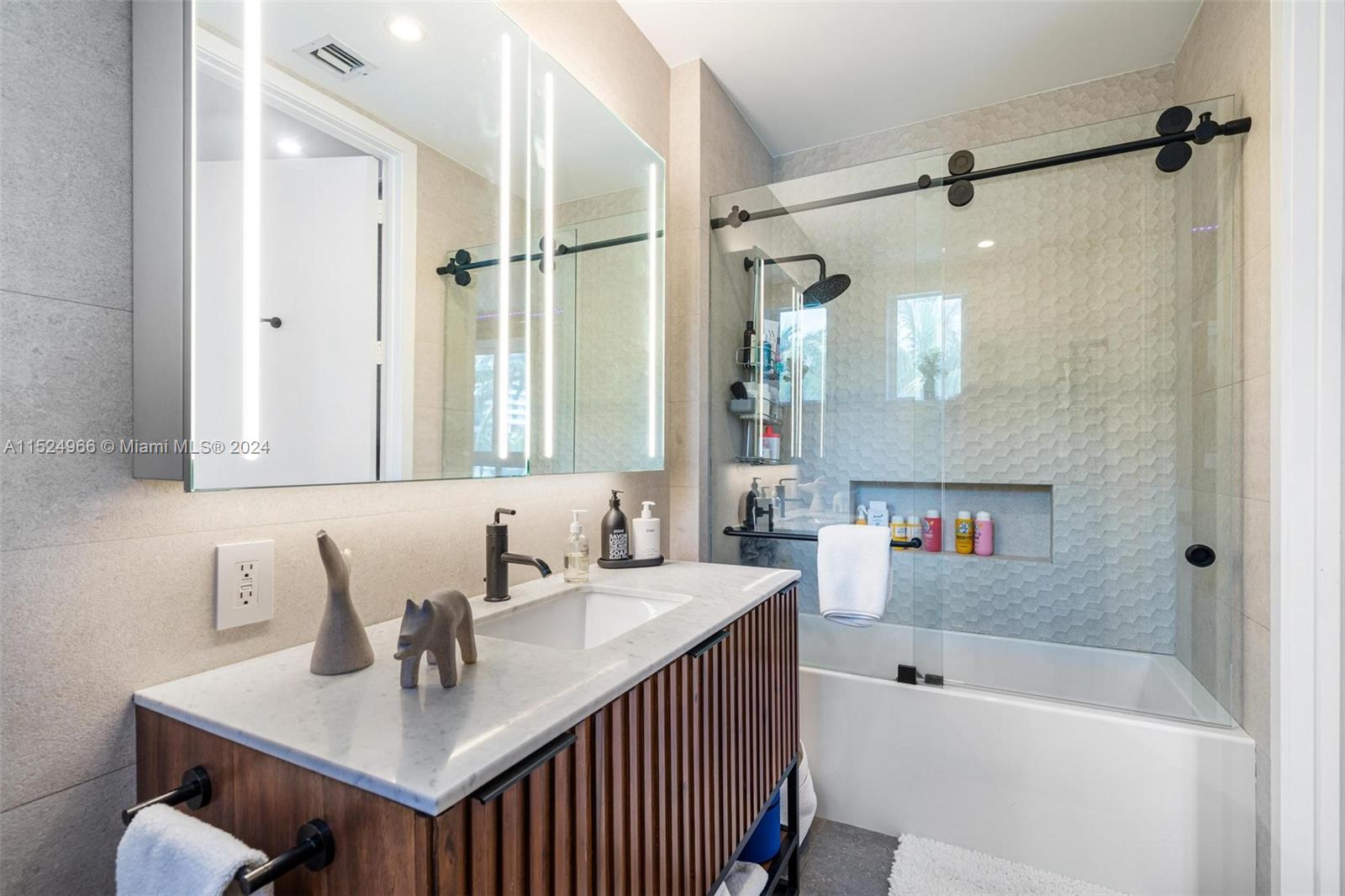 6020 Aqua Path, Miami Beach, Florida 33141, 4 Bedrooms Bedrooms, ,5 BathroomsBathrooms,Residential,For Sale,6020 Aqua Path,A11524966