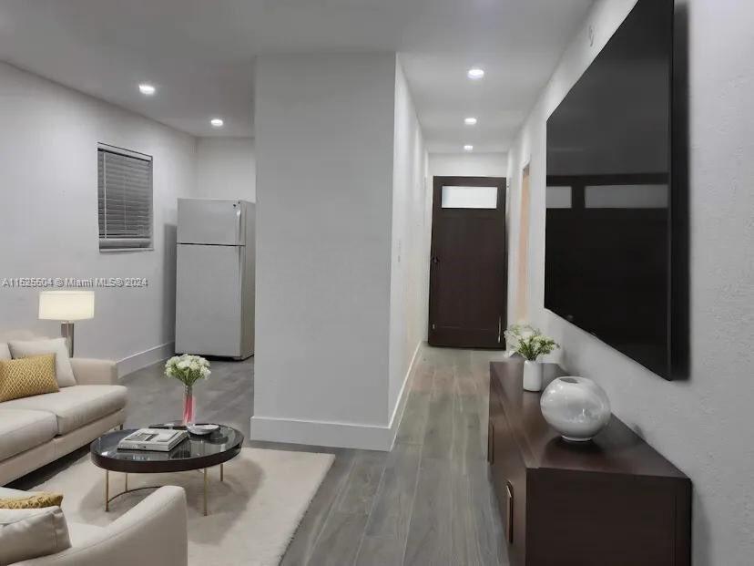 105 NW 14th Way 1, Dania Beach, Florida 33004, 2 Bedrooms Bedrooms, ,1 BathroomBathrooms,Residentiallease,For Rent,105 NW 14th Way 1,A11525504