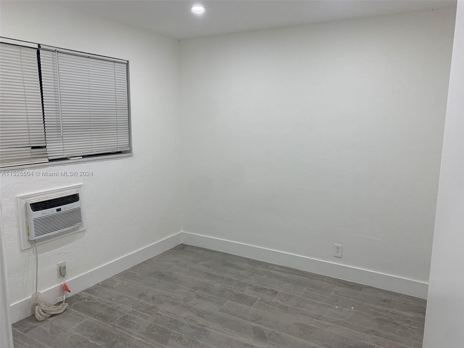 105 NW 14th Way 1, Dania Beach, Florida 33004, 2 Bedrooms Bedrooms, ,1 BathroomBathrooms,Residentiallease,For Rent,105 NW 14th Way 1,A11525504