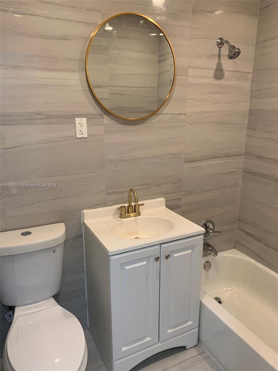 105 NW 14th Way 1, Dania Beach, Florida 33004, 2 Bedrooms Bedrooms, ,1 BathroomBathrooms,Residentiallease,For Rent,105 NW 14th Way 1,A11525504