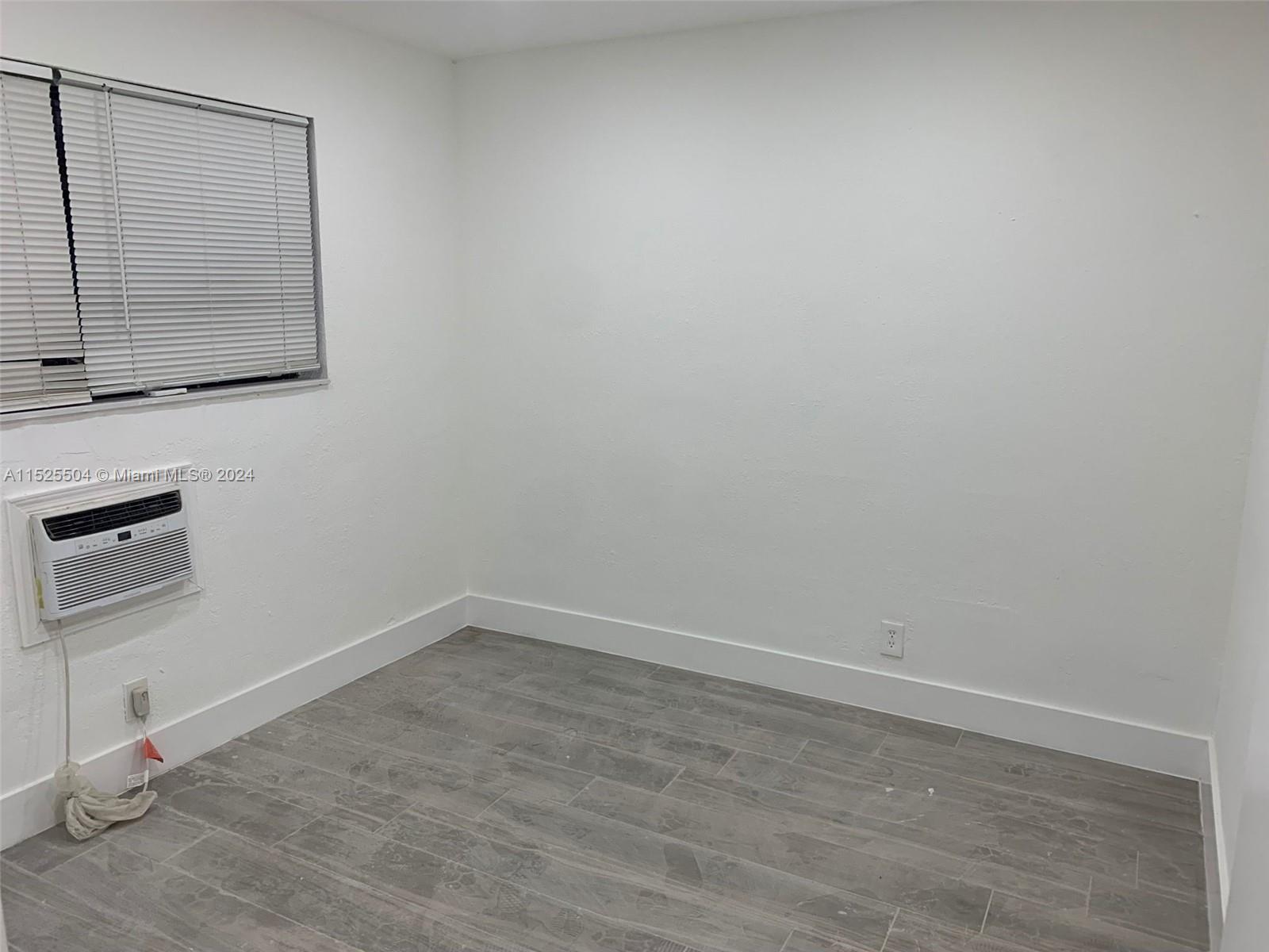 105 NW 14th Way 1, Dania Beach, Florida 33004, 2 Bedrooms Bedrooms, ,1 BathroomBathrooms,Residentiallease,For Rent,105 NW 14th Way 1,A11525504