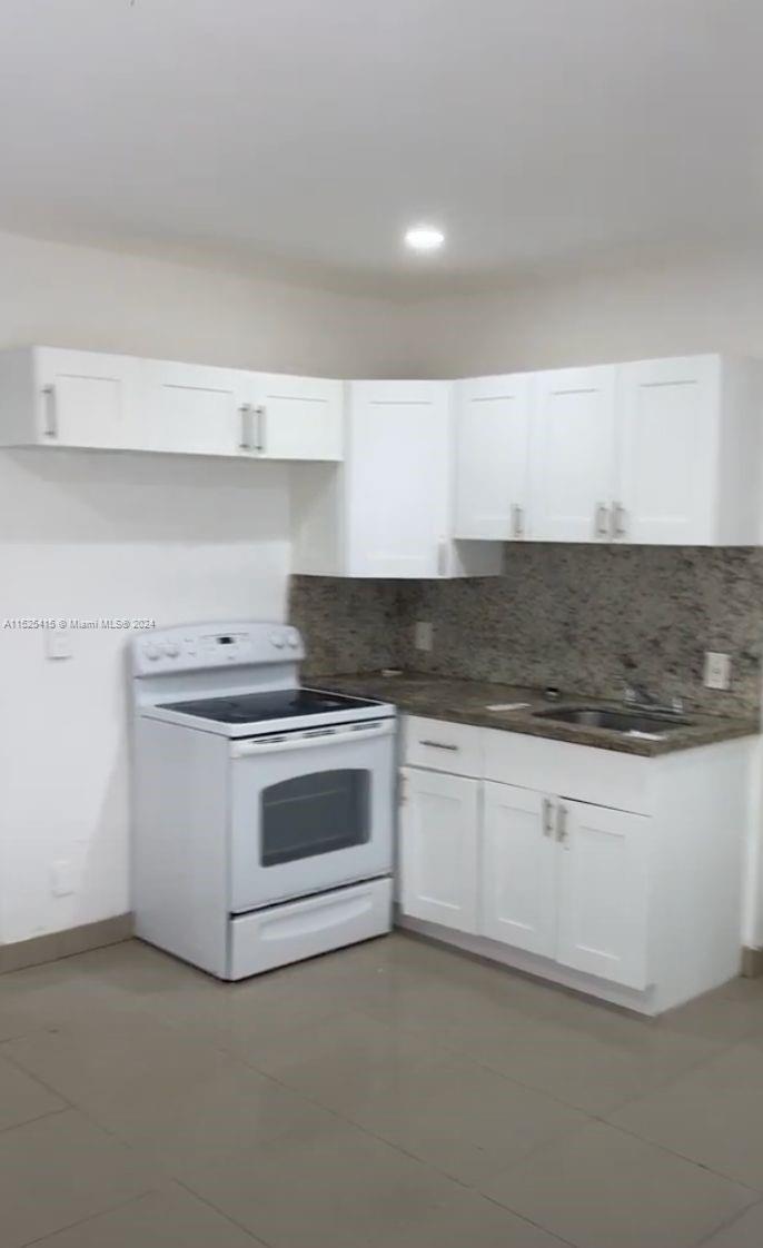 The unit is UNFURNISHED- This photo is VIRTUAL STAGED FOR VISUALIZATION