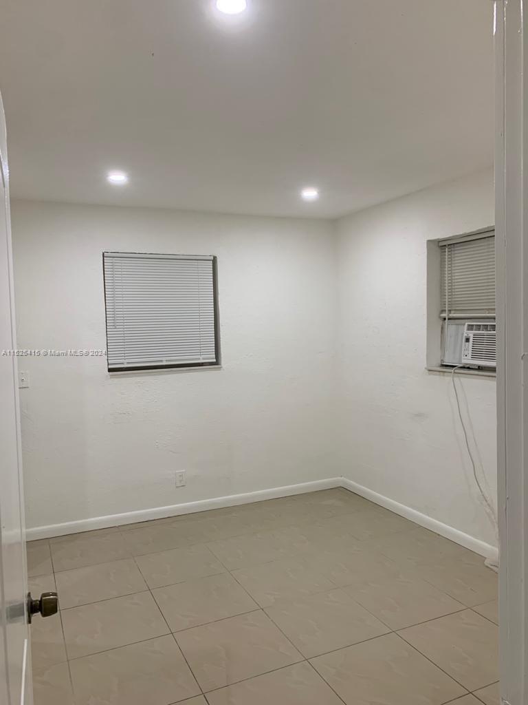 Hallandale Beach, Florida 33009, 2 Bedrooms Bedrooms, ,1 BathroomBathrooms,Residentiallease,For Rent,A11525415