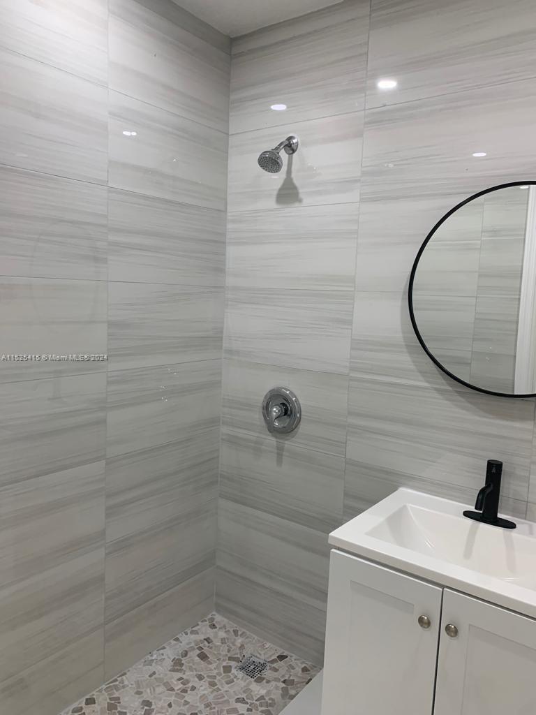 Hallandale Beach, Florida 33009, 2 Bedrooms Bedrooms, ,1 BathroomBathrooms,Residentiallease,For Rent,A11525415