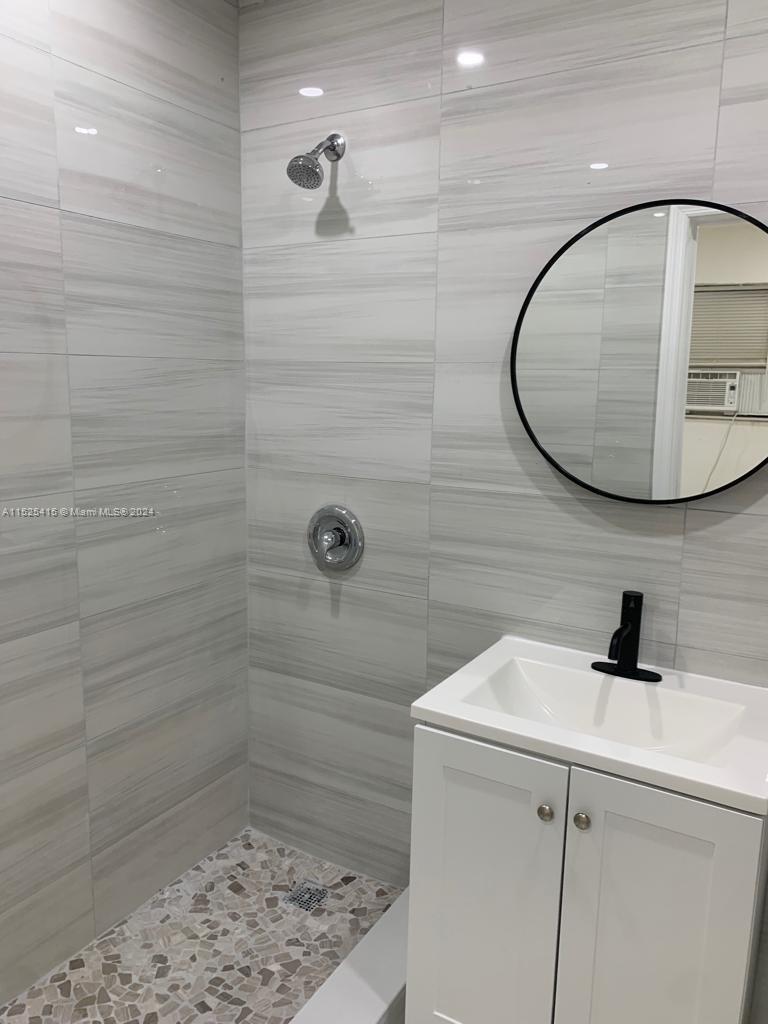 Hallandale Beach, Florida 33009, 2 Bedrooms Bedrooms, ,1 BathroomBathrooms,Residentiallease,For Rent,A11525415
