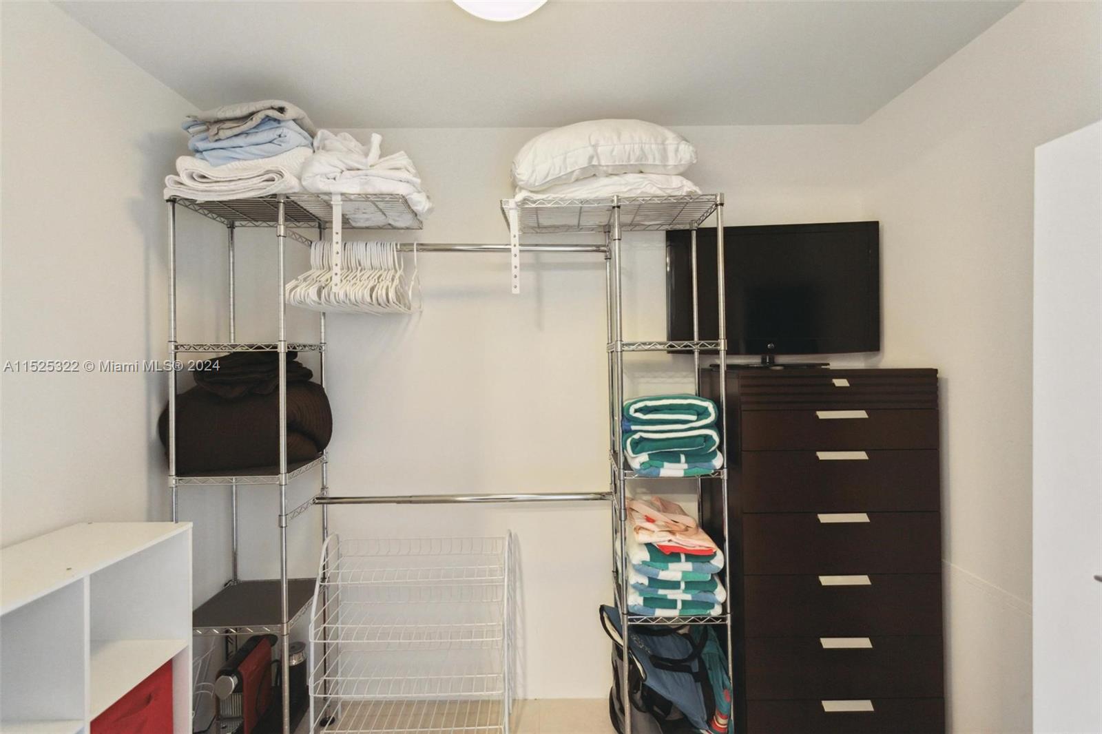 1800 S OCEAN DR 809, Hallandale Beach, Florida 33009, 2 Bedrooms Bedrooms, ,1 BathroomBathrooms,Residentiallease,For Rent,1800 S OCEAN DR 809,A11525322