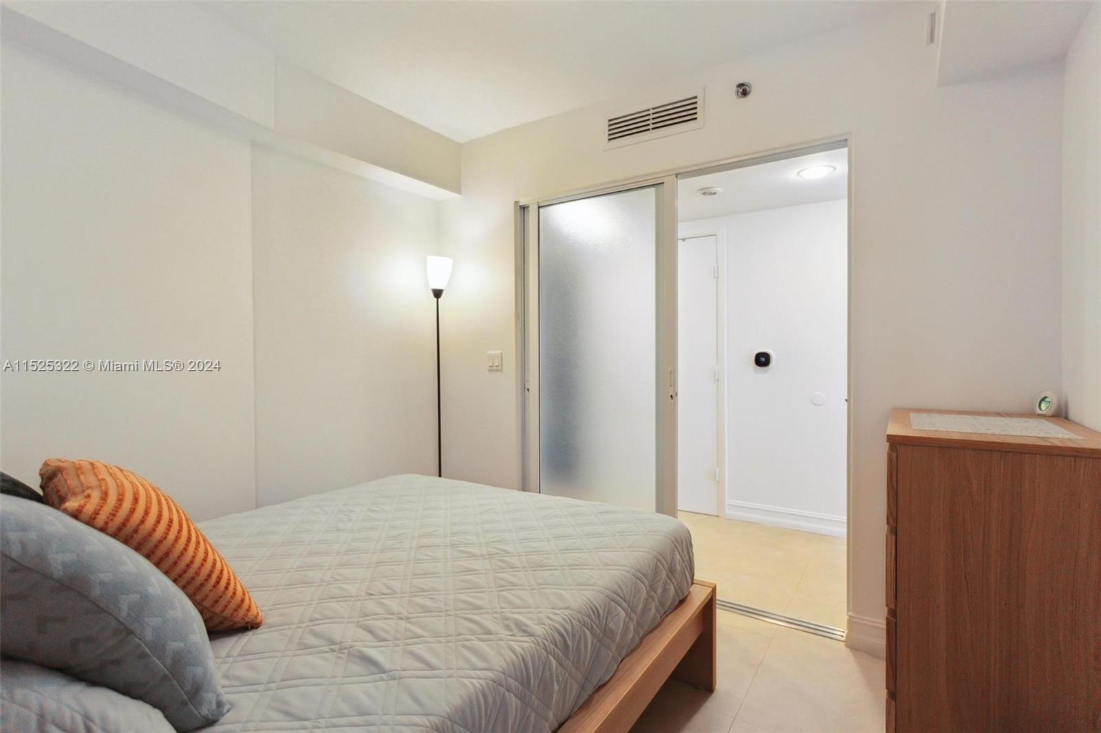 1800 S OCEAN DR 809, Hallandale Beach, Florida 33009, 2 Bedrooms Bedrooms, ,1 BathroomBathrooms,Residentiallease,For Rent,1800 S OCEAN DR 809,A11525322