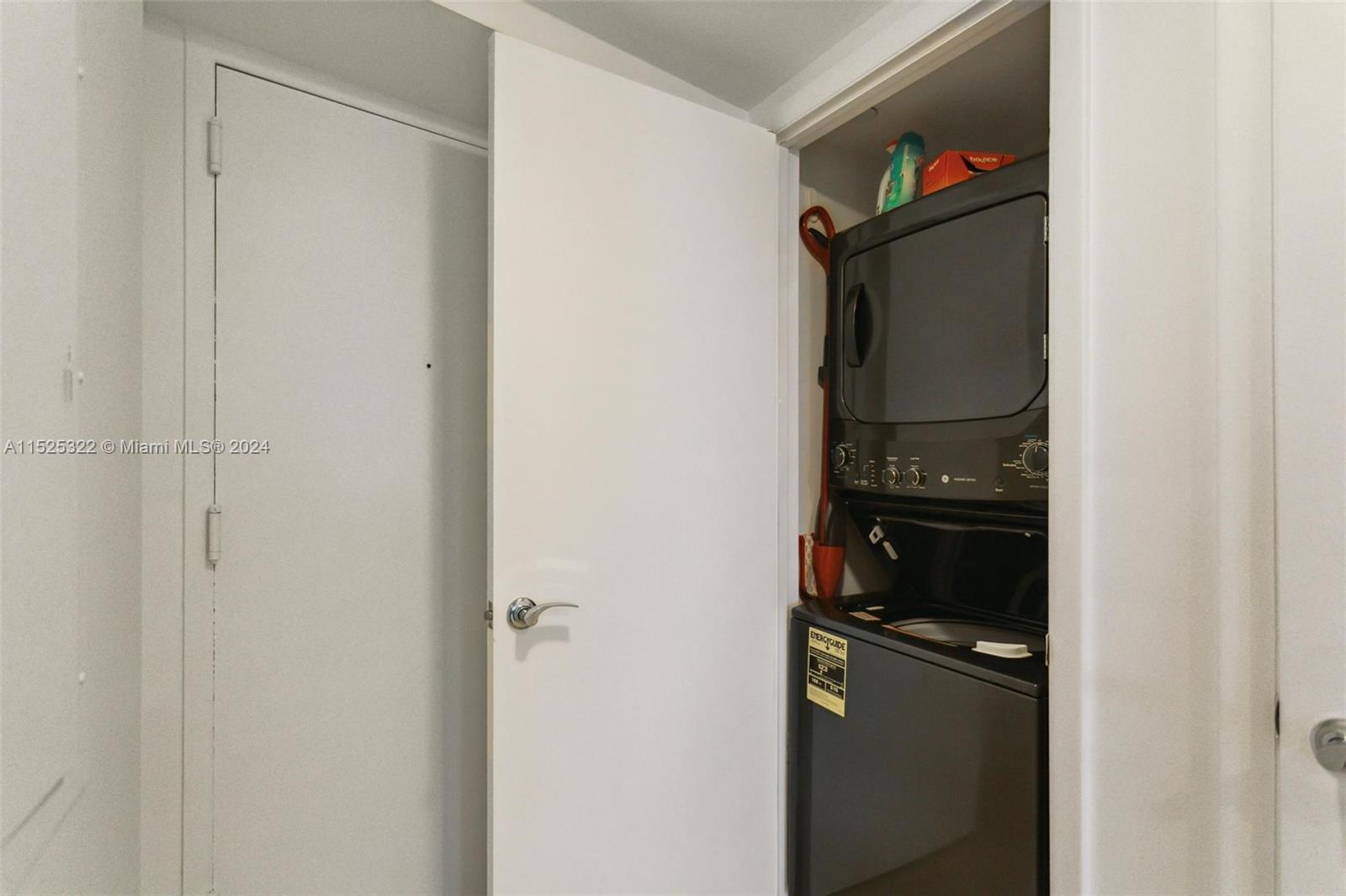 1800 S OCEAN DR 809, Hallandale Beach, Florida 33009, 2 Bedrooms Bedrooms, ,1 BathroomBathrooms,Residentiallease,For Rent,1800 S OCEAN DR 809,A11525322