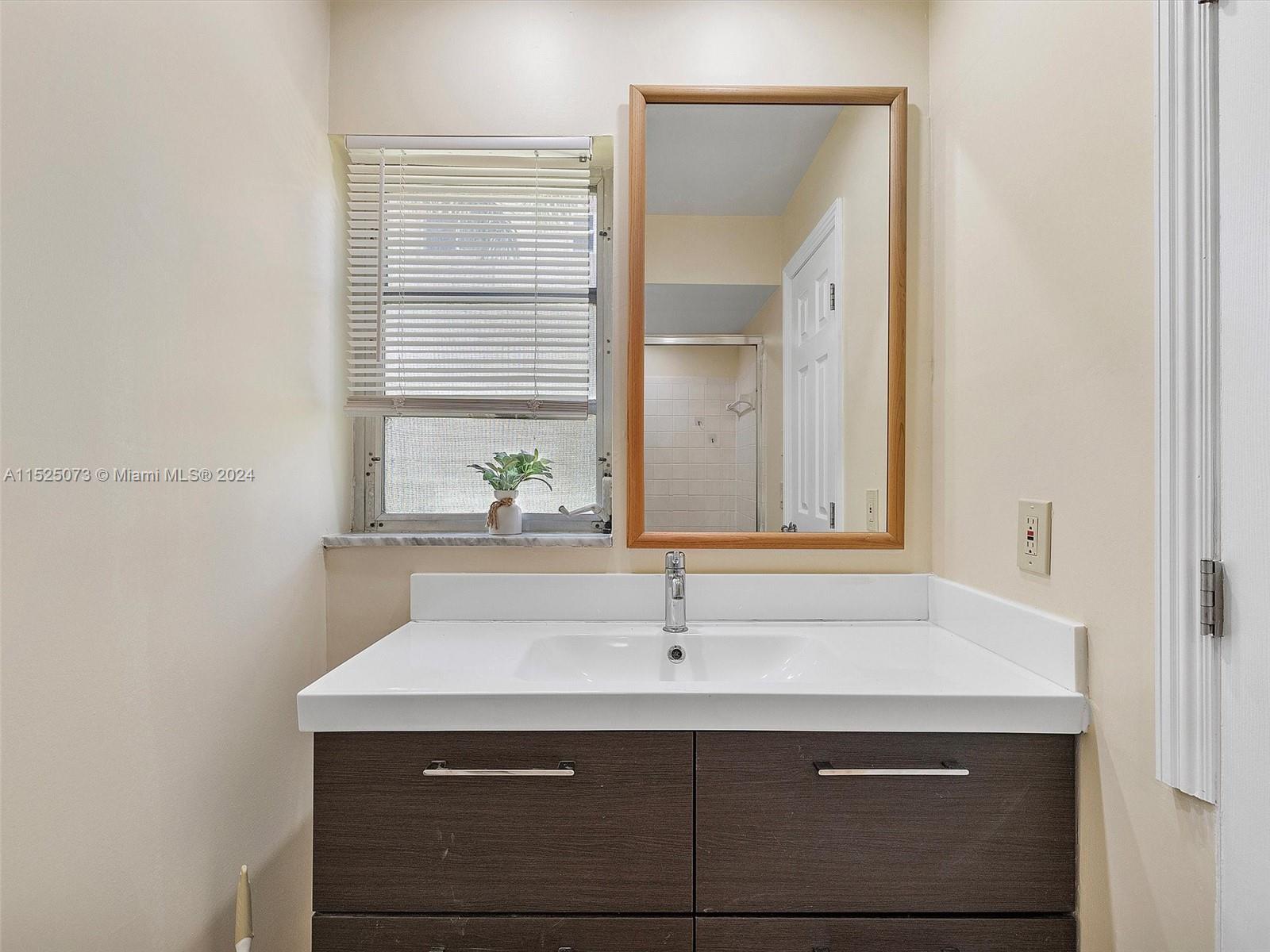 219 NE 14th Ave 101, Hallandale Beach, Florida 33009, 2 Bedrooms Bedrooms, ,2 BathroomsBathrooms,Residential,For Sale,219 NE 14th Ave 101,A11525073