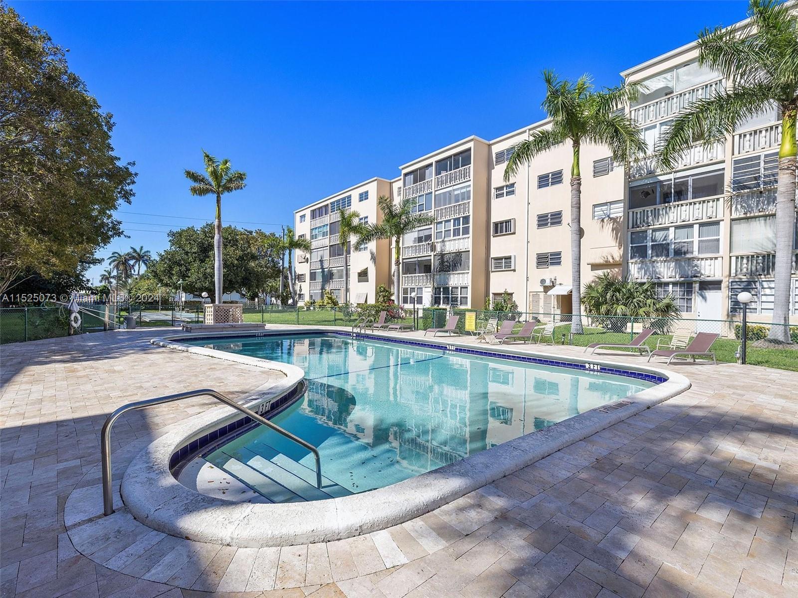 219 NE 14th Ave 101, Hallandale Beach, Florida 33009, 2 Bedrooms Bedrooms, ,2 BathroomsBathrooms,Residential,For Sale,219 NE 14th Ave 101,A11525073