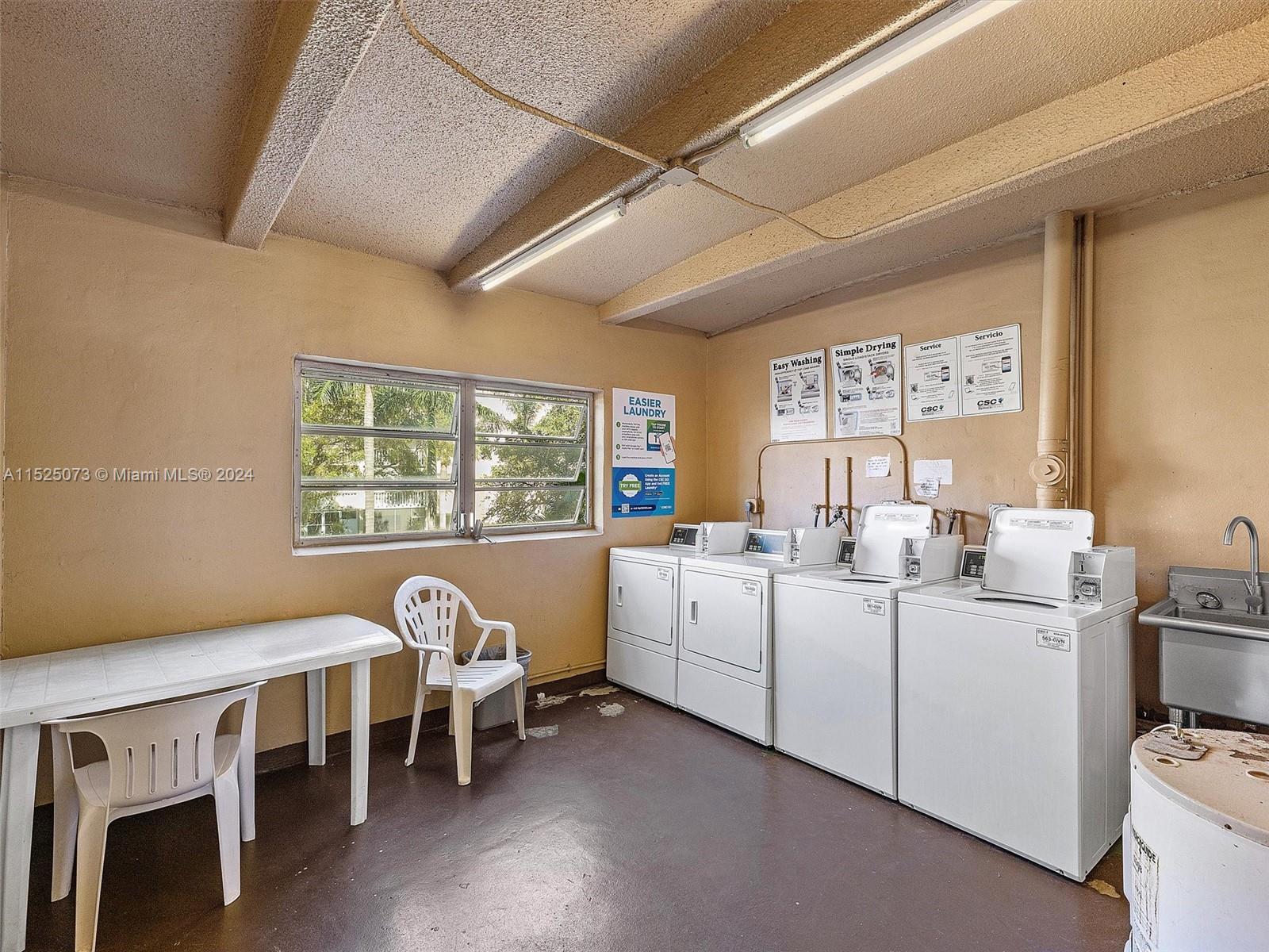 219 NE 14th Ave 101, Hallandale Beach, Florida 33009, 2 Bedrooms Bedrooms, ,2 BathroomsBathrooms,Residential,For Sale,219 NE 14th Ave 101,A11525073