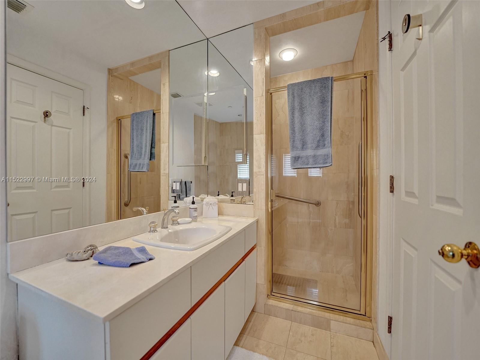 3500 Island Blvd, Aventura, FL, 33160 United States, 4 Bedrooms Bedrooms, ,5 BathroomsBathrooms,Residential,For Sale,Island Blvd,A11522997