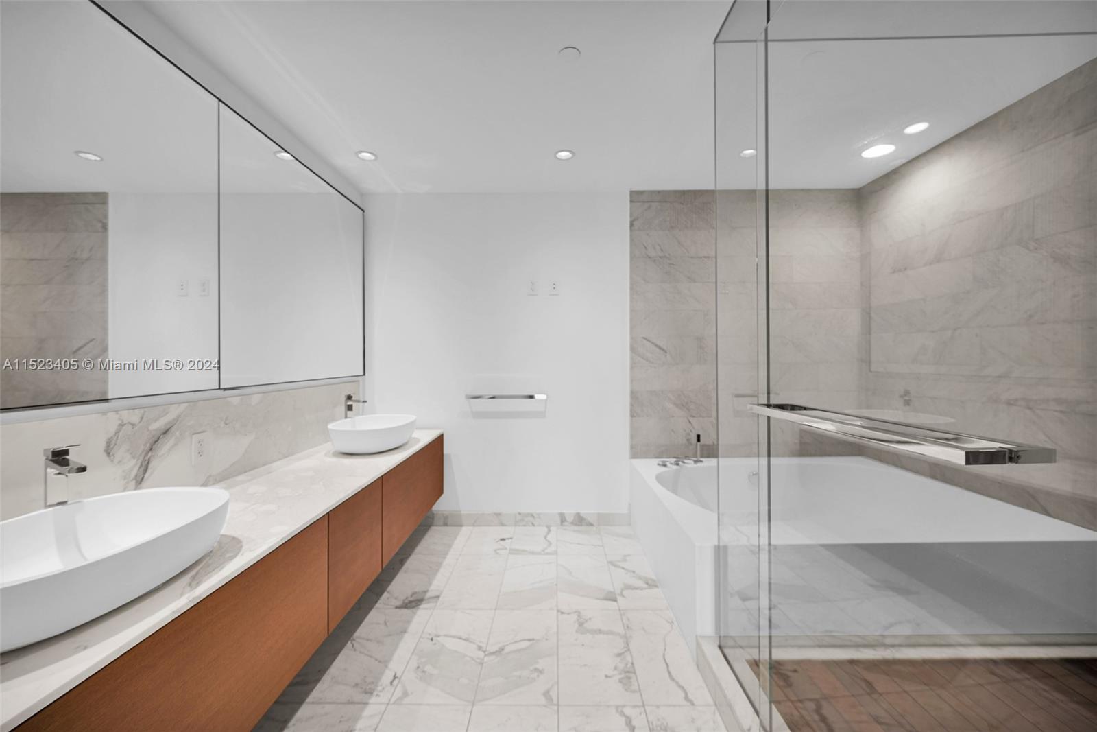 10201 Collins Ave, Bal Harbour, FL, 33154 United States, 2 Bedrooms Bedrooms, ,2 BathroomsBathrooms,Residential,For Sale,Collins Ave,A11523405