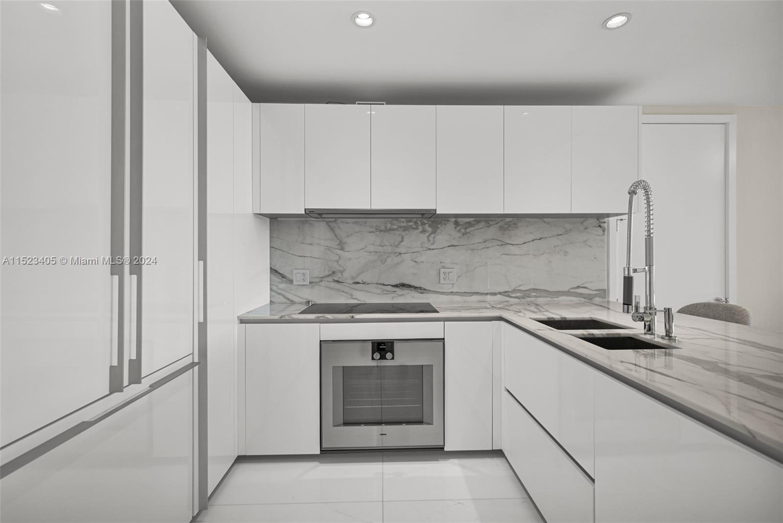 10201 Collins Ave, Bal Harbour, FL, 33154 United States, 2 Bedrooms Bedrooms, ,2 BathroomsBathrooms,Residential,For Sale,Collins Ave,A11523405