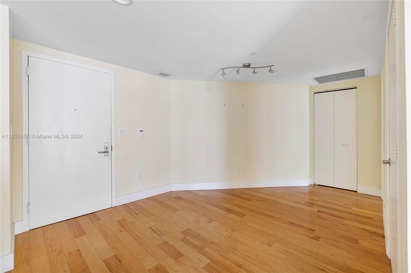 475 Brickell Ave 2909, Miami, Florida 33131, 2 Bedrooms Bedrooms, ,2 BathroomsBathrooms,Residentiallease,For Rent,475 Brickell Ave 2909,A11525451