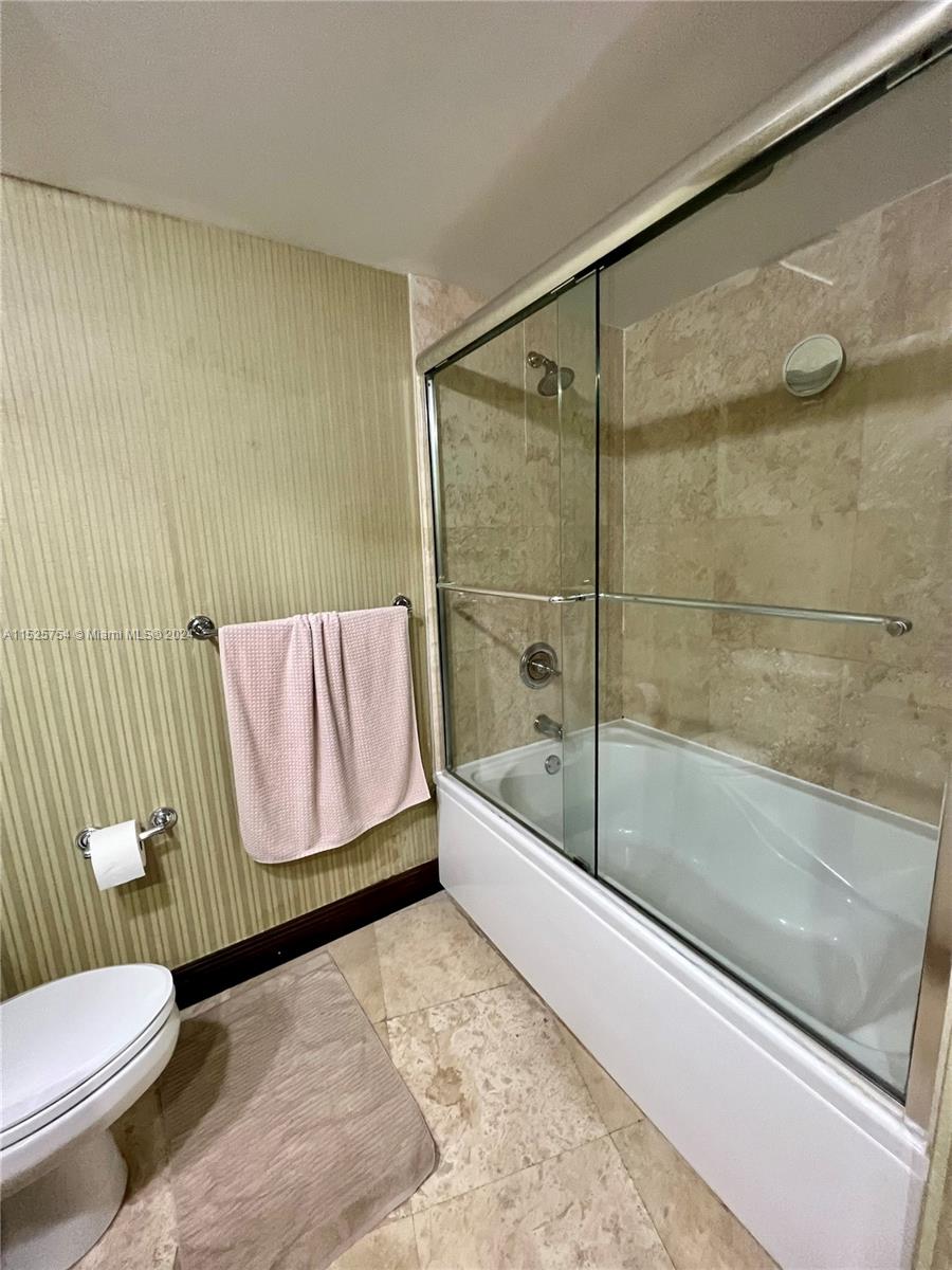 19501 W Country Club Dr 1801, Aventura, FL 33180, 1 Bedroom Bedrooms, ,1 BathroomBathrooms,Residential,For Sale,Country Club Dr,A11525754