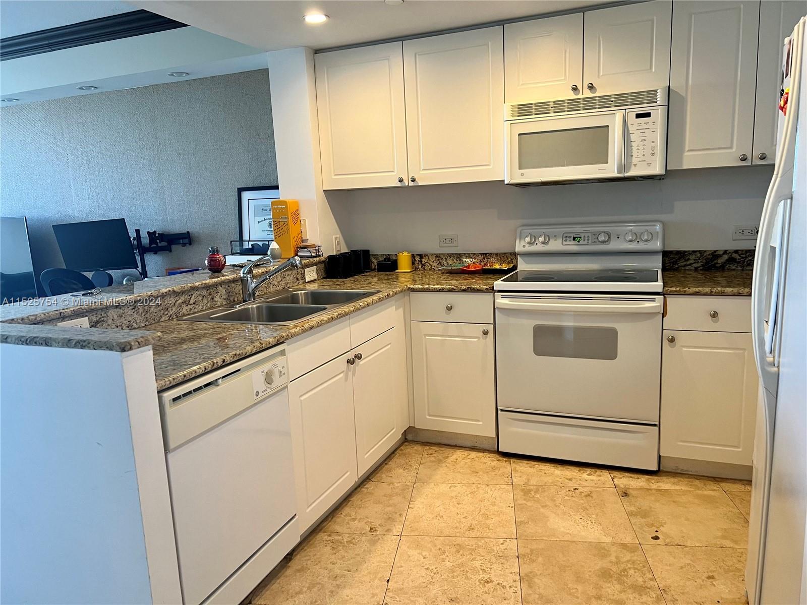 19501 W Country Club Dr 1801, Aventura, FL 33180, 1 Bedroom Bedrooms, ,1 BathroomBathrooms,Residential,For Sale,Country Club Dr,A11525754