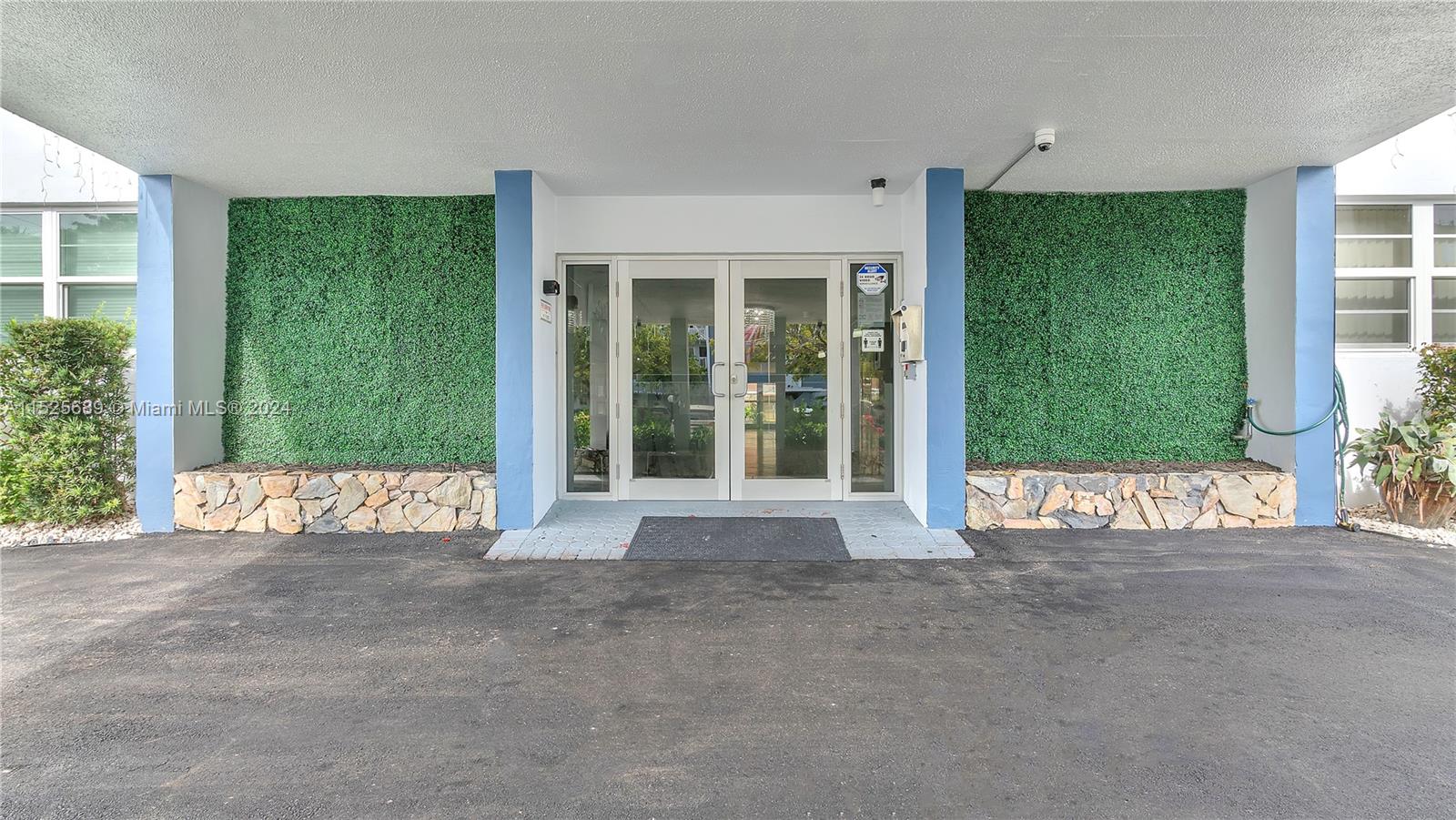 400 NE 12th Ave 103, Hallandale Beach, Florida 33009, 2 Bedrooms Bedrooms, ,2 BathroomsBathrooms,Residential,For Sale,400 NE 12th Ave 103,A11525689