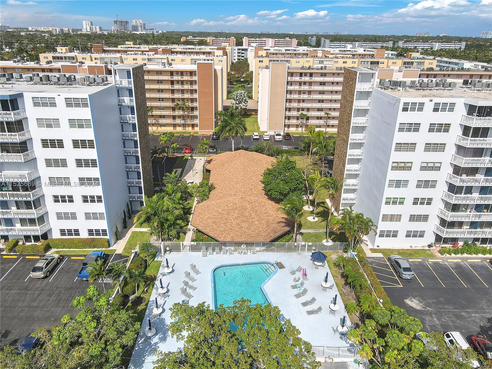 400 NE 12th Ave 103, Hallandale Beach, Florida 33009, 2 Bedrooms Bedrooms, ,2 BathroomsBathrooms,Residential,For Sale,400 NE 12th Ave 103,A11525689