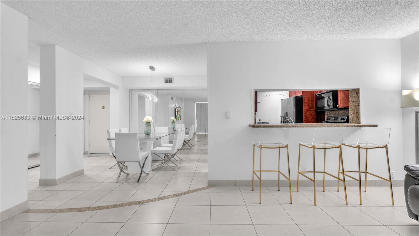 400 NE 12th Ave 103, Hallandale Beach, Florida 33009, 2 Bedrooms Bedrooms, ,2 BathroomsBathrooms,Residential,For Sale,400 NE 12th Ave 103,A11525689