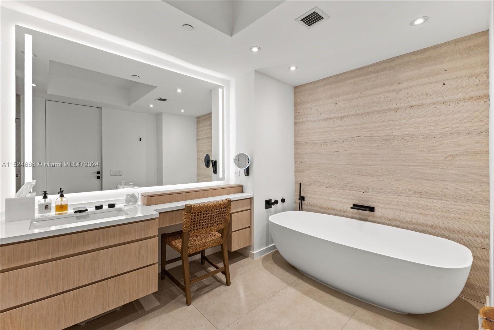 7600 Fisher Island Dr, Miami Beach, FL, 33109 United States, 3 Bedrooms Bedrooms, ,4 BathroomsBathrooms,Residential,For Sale,Fisher Island Dr,A11524666