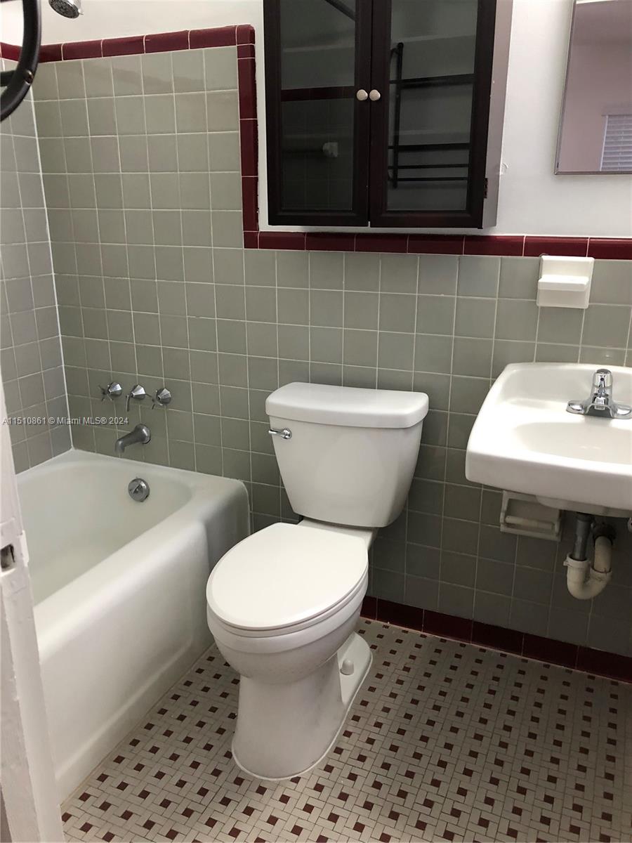 3507 Ponce De Leon Blvd 3507, Coral Gables, Florida 33134, 2 Bedrooms Bedrooms, ,2 BathroomsBathrooms,Residentiallease,For Rent,3507 Ponce De Leon Blvd 3507,A11510861