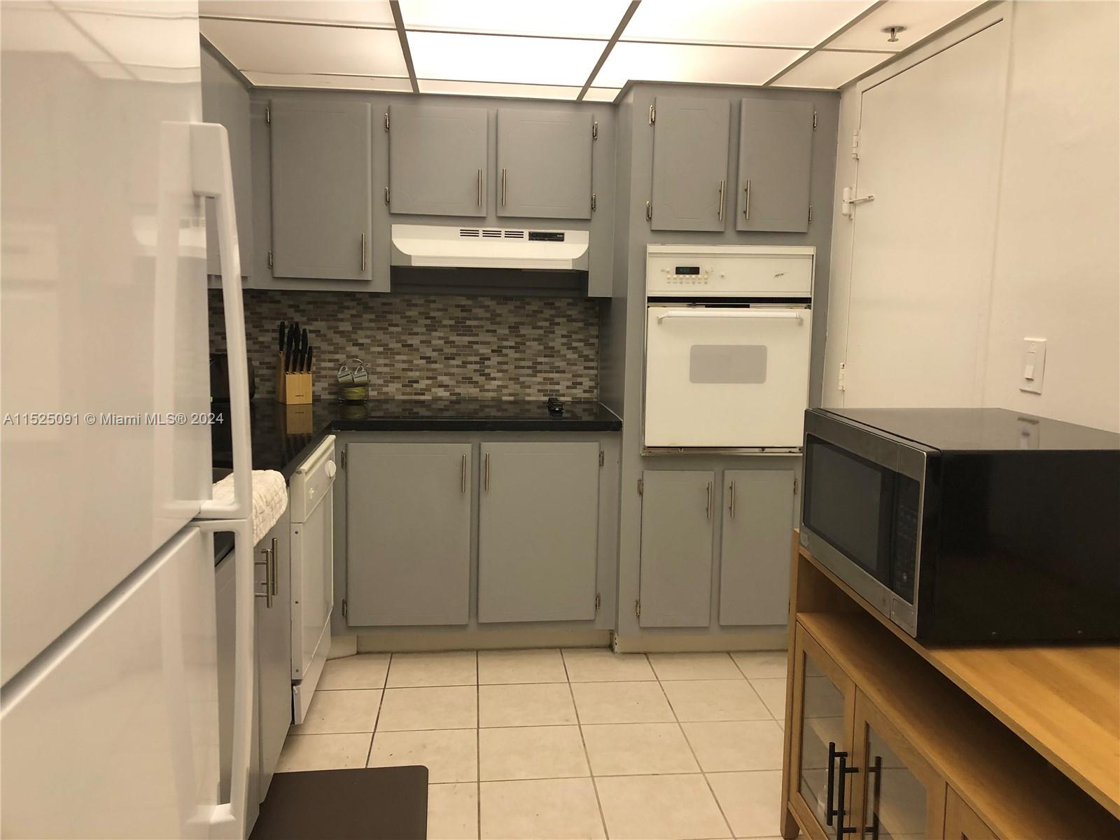 3901 S Ocean Dr 2B, Hollywood, Florida 33019, 1 Bedroom Bedrooms, ,1 BathroomBathrooms,Residentiallease,For Rent,3901 S Ocean Dr 2B,A11525091