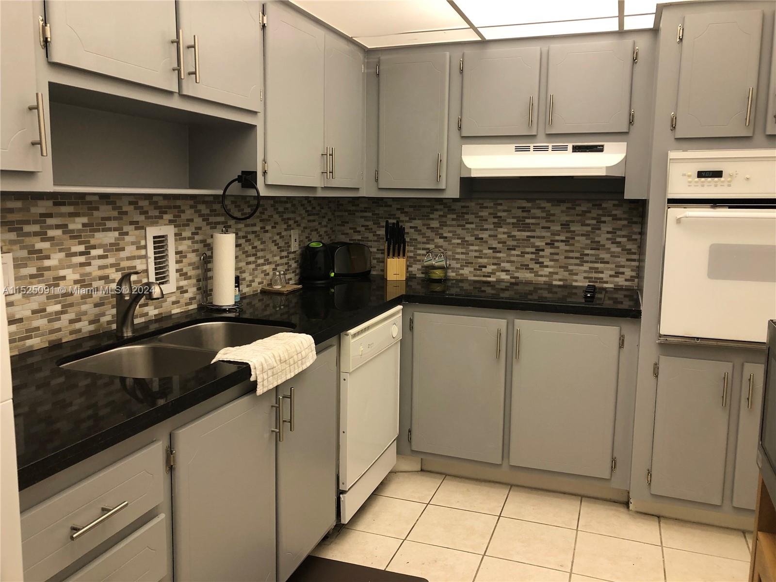 3901 S Ocean Dr 2B, Hollywood, Florida 33019, 1 Bedroom Bedrooms, ,1 BathroomBathrooms,Residentiallease,For Rent,3901 S Ocean Dr 2B,A11525091