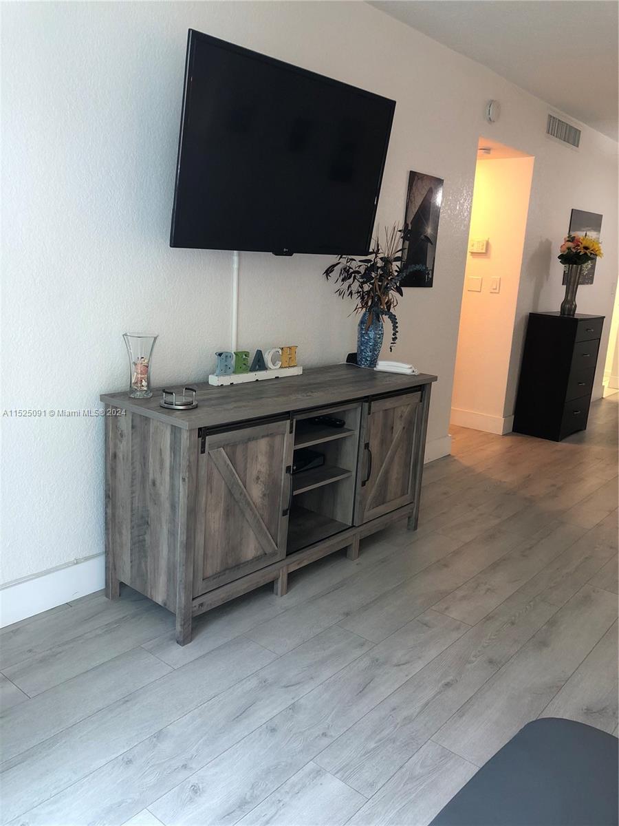 3901 S Ocean Dr 2B, Hollywood, Florida 33019, 1 Bedroom Bedrooms, ,1 BathroomBathrooms,Residentiallease,For Rent,3901 S Ocean Dr 2B,A11525091