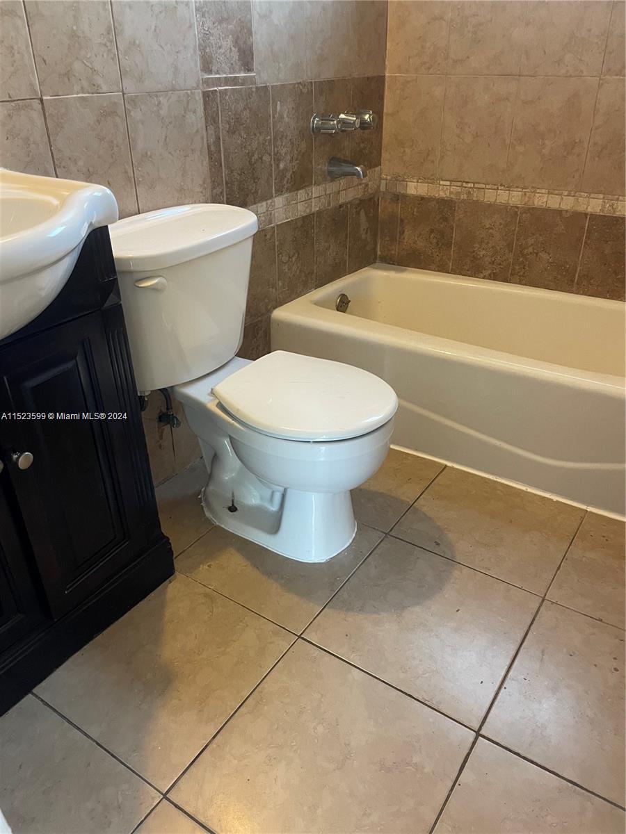 836 NW 101st St F, Miami, Florida 33150, 2 Bedrooms Bedrooms, ,1 BathroomBathrooms,Residentiallease,For Rent,836 NW 101st St F,A11523599