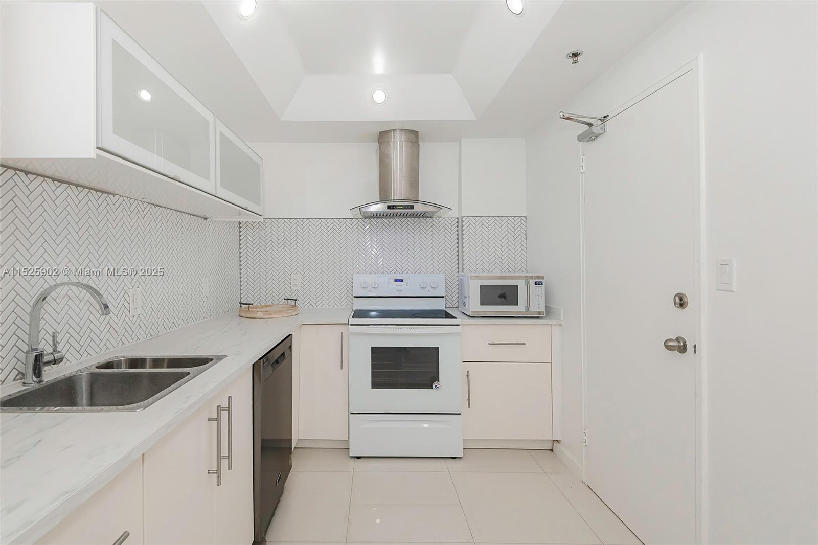10185 Collins Ave 515, Bal Harbour, Florida 33154, 1 Bedroom Bedrooms, ,1 BathroomBathrooms,Residentiallease,For Rent,10185 Collins Ave 515,A11525902