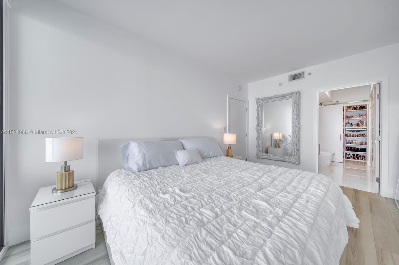 6365 Collins Ave 2406, Miami Beach, Florida 33141, 1 Bedroom Bedrooms, ,1 BathroomBathrooms,Residential,For Sale,6365 Collins Ave 2406,A11524999