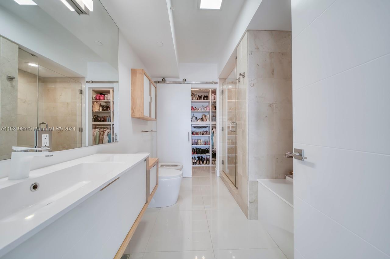 6365 Collins Ave 2406, Miami Beach, Florida 33141, 1 Bedroom Bedrooms, ,1 BathroomBathrooms,Residential,For Sale,6365 Collins Ave 2406,A11524999