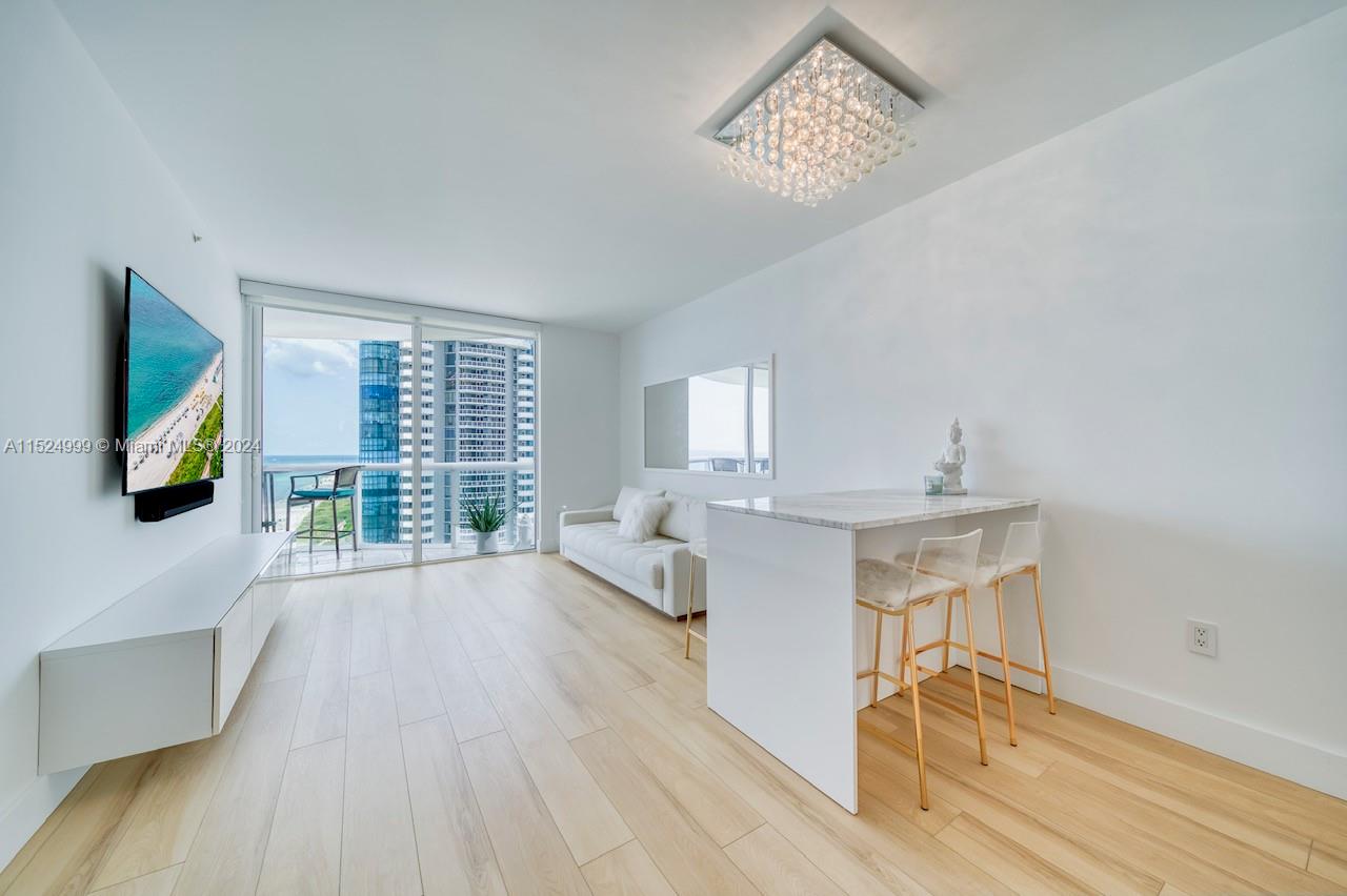 6365 Collins Ave 2406, Miami Beach, Florida 33141, 1 Bedroom Bedrooms, ,1 BathroomBathrooms,Residential,For Sale,6365 Collins Ave 2406,A11524999