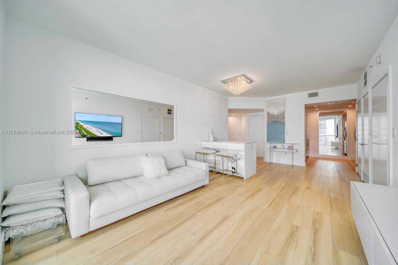 6365 Collins Ave 2406, Miami Beach, Florida 33141, 1 Bedroom Bedrooms, ,1 BathroomBathrooms,Residential,For Sale,6365 Collins Ave 2406,A11524999