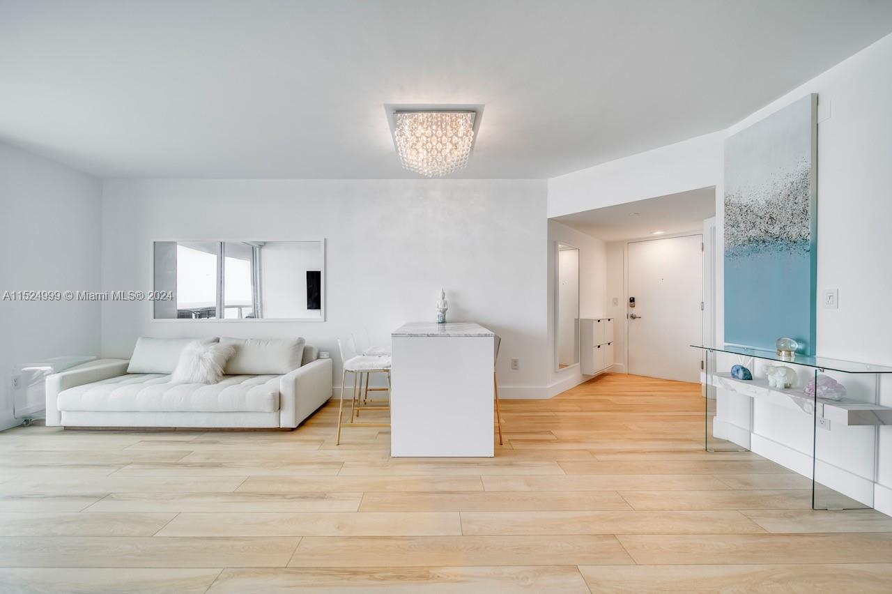 6365 Collins Ave 2406, Miami Beach, Florida 33141, 1 Bedroom Bedrooms, ,1 BathroomBathrooms,Residential,For Sale,6365 Collins Ave 2406,A11524999