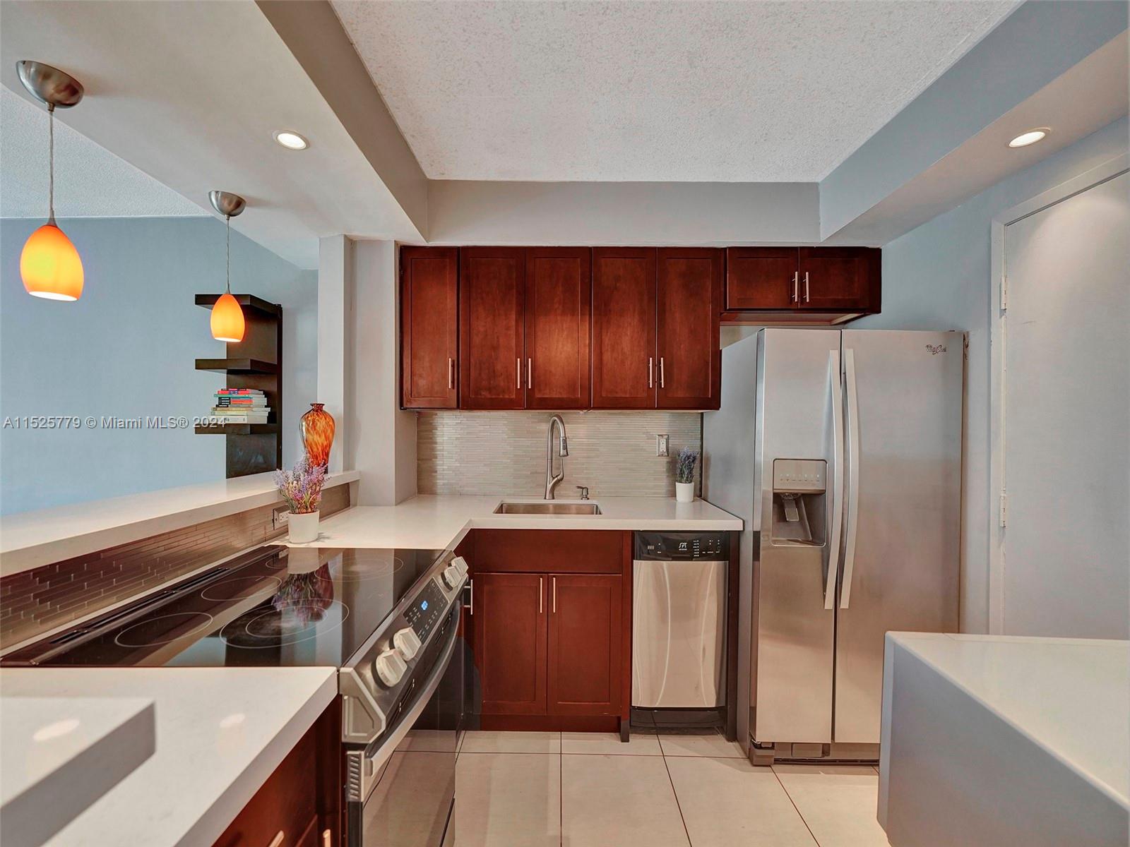 1658 Bay Rd 303, Miami Beach, Florida 33139, 1 Bedroom Bedrooms, ,1 BathroomBathrooms,Residentiallease,For Rent,1658 Bay Rd 303,A11525779